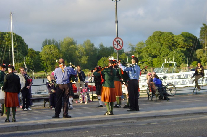 151Waterford Bagpipers