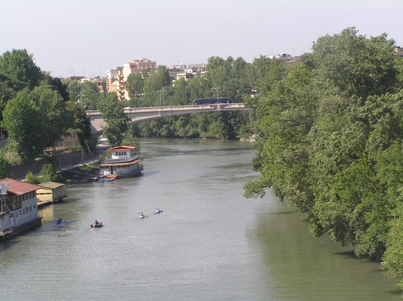 189TiberRiverInRome
