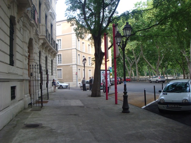 2Nimes Street