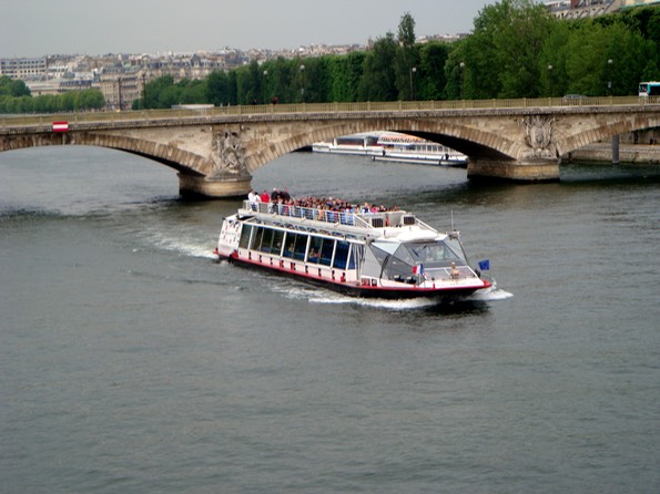 P4.SeineRiverBoat