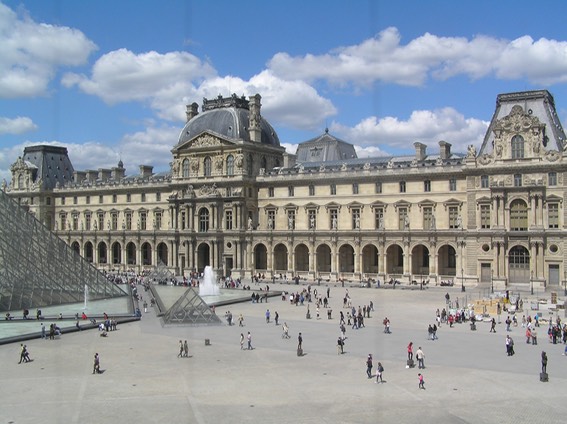 P73.OutsideTheLouvre